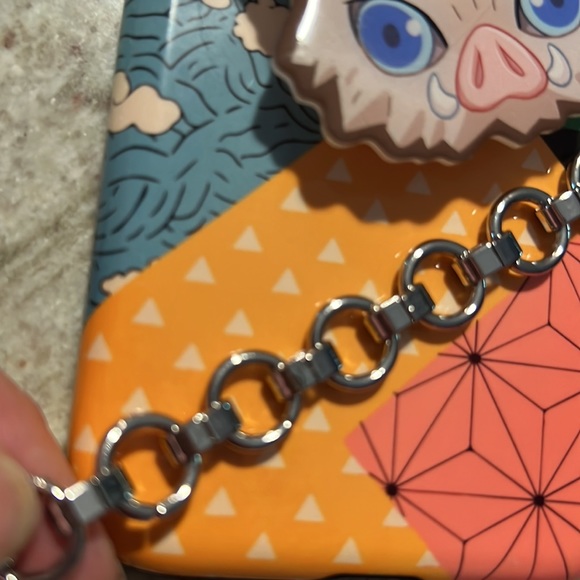 Quicksilver Crossbody Phone Chain - Picture 10 of 13